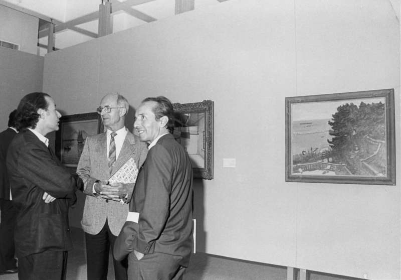 איב מאבין (Mabin), מנהל המוזיאון העירוני לאמנות מודרנית בפריז,  אלן פיירה, שגריר צרפת בישראל, וז'אן לקאמבר, בפתיחת התערוכה 